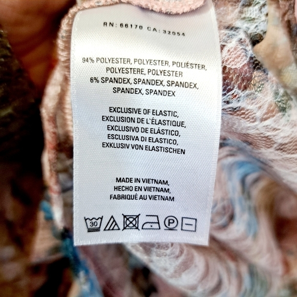 Anthropologie Akemi + Kin Patrizia Smocked Boat Neck Sheer Floral Top - Picture 9 of 11